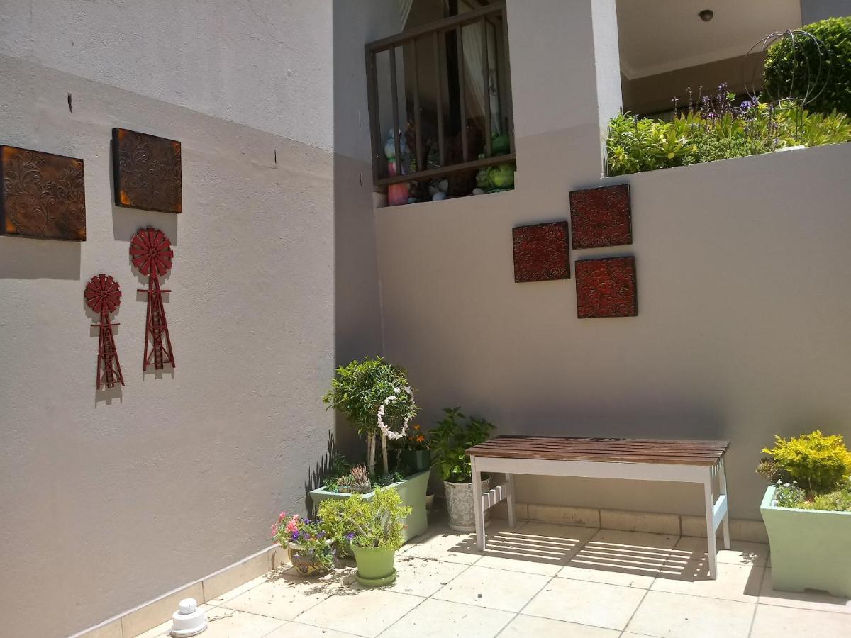 Froggy Bay Is The Best All The Way! Simon's Town Exterior photo